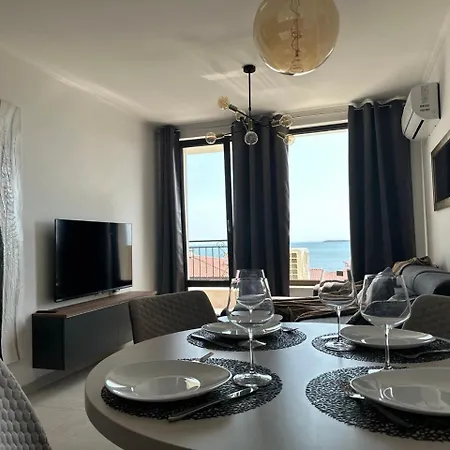 Polarstar Beach Resort Premium Apartments شقة *